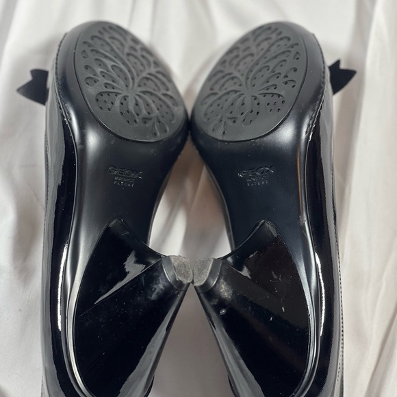 Ecco Black Heels Classic Elegance - Never Worn - Picture 3 of 4